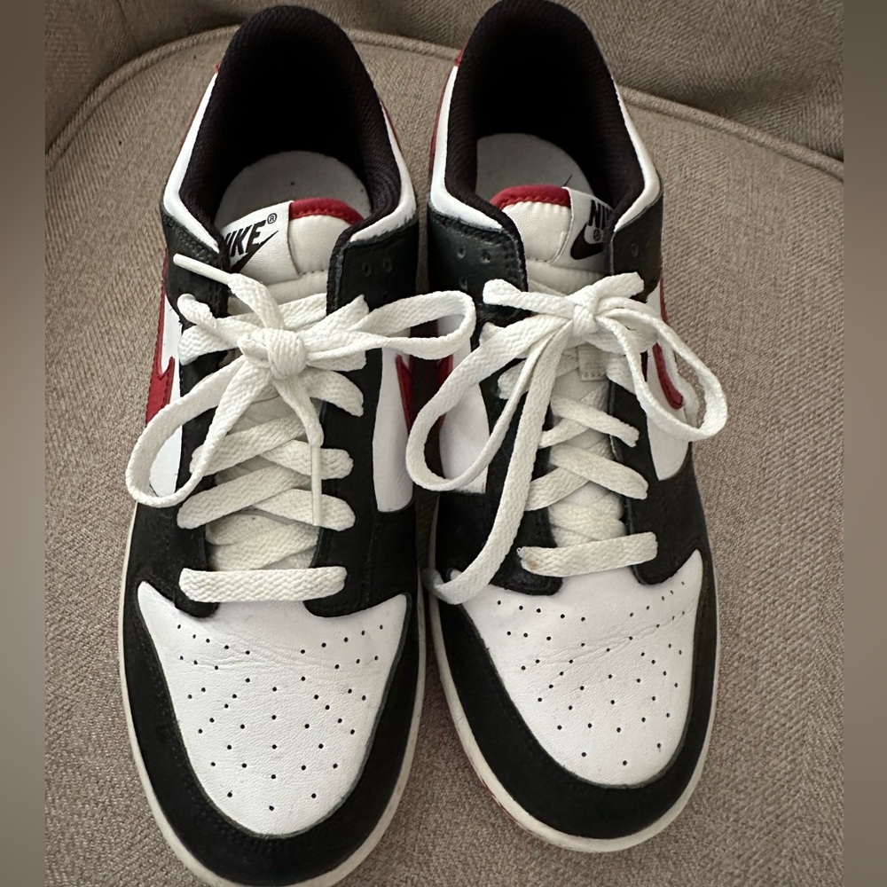 NIKE boy golf shoes size 6Y